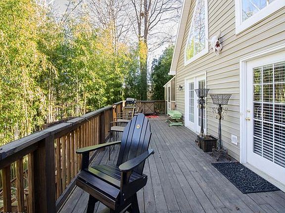 2nd image of 20 Greenbriar Rd