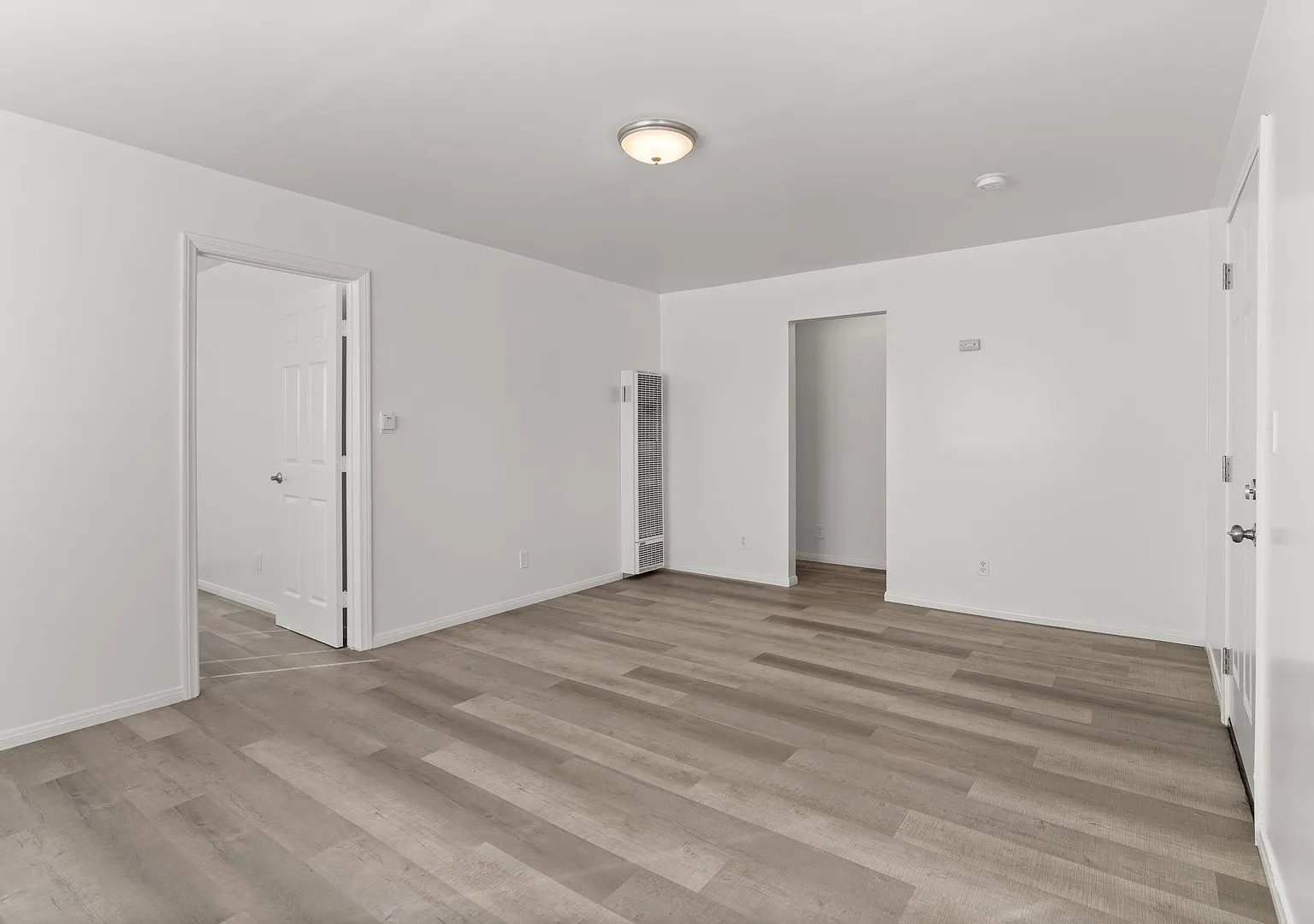 11116 Berendo Avenue — Photo 4