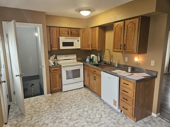 2327 Wilson Ave SW, Cedar Rapids, IA 52404