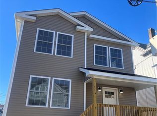 17 Hamilton St, Providence, RI 02907