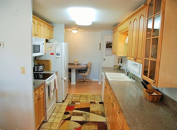 5th image of 423 Snead Dr