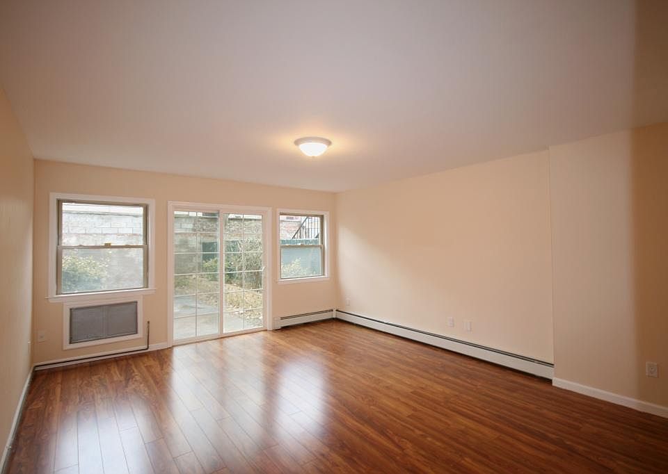 1st image of 190 Lexington Ave #1