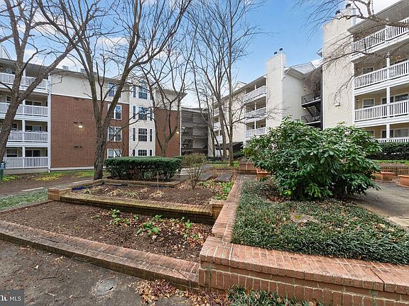 2nd image of 1504 Lincoln Way APT 100