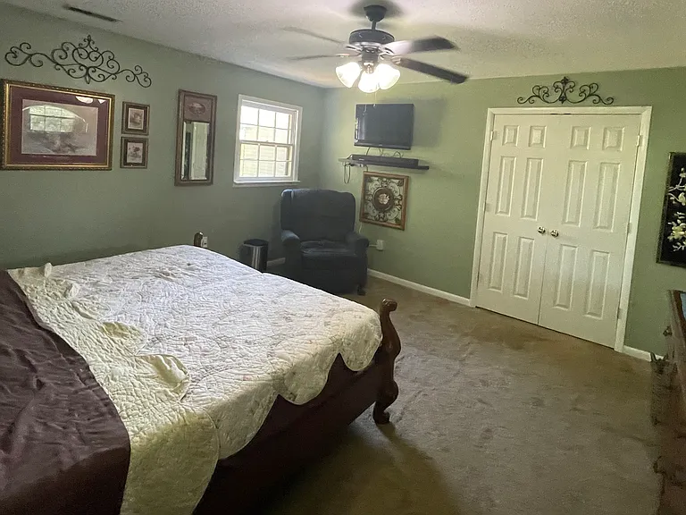 92 Crawford Rd — Photo 3