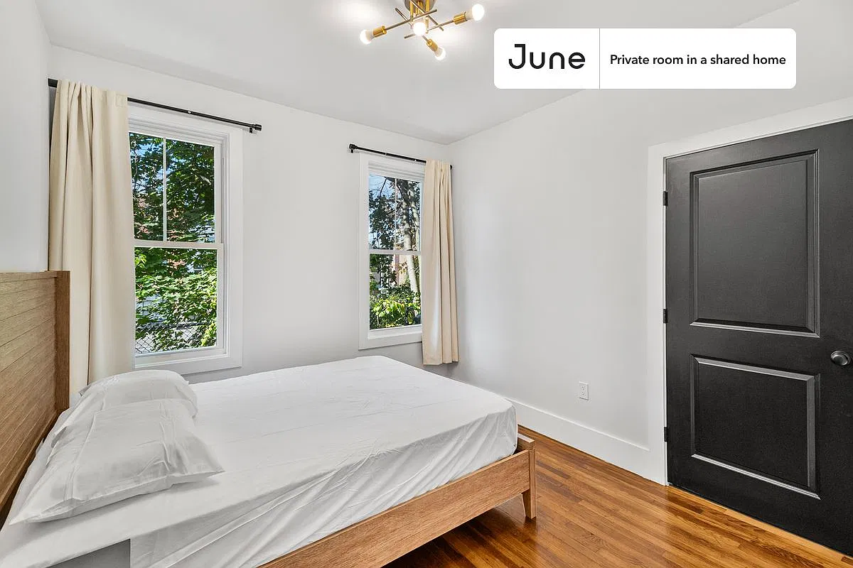Queen bedroom in 5 bed/2 bath home in Roxbury #1901 A — Photo 3