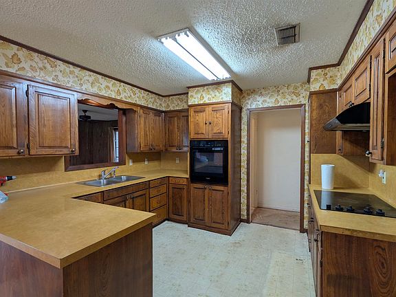 2nd image of 203 Eisenhower Dr