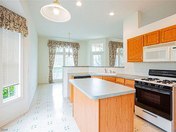 3rd image of 1218 Cookhill Cir #15