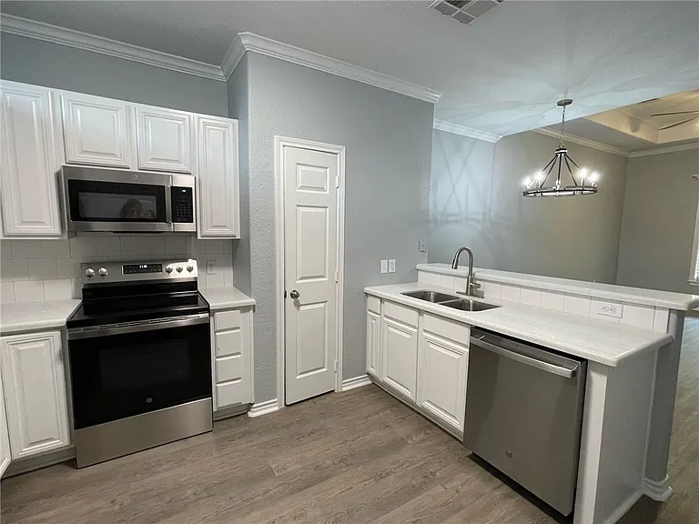 3838 Oldenburg Ln — Photo 5