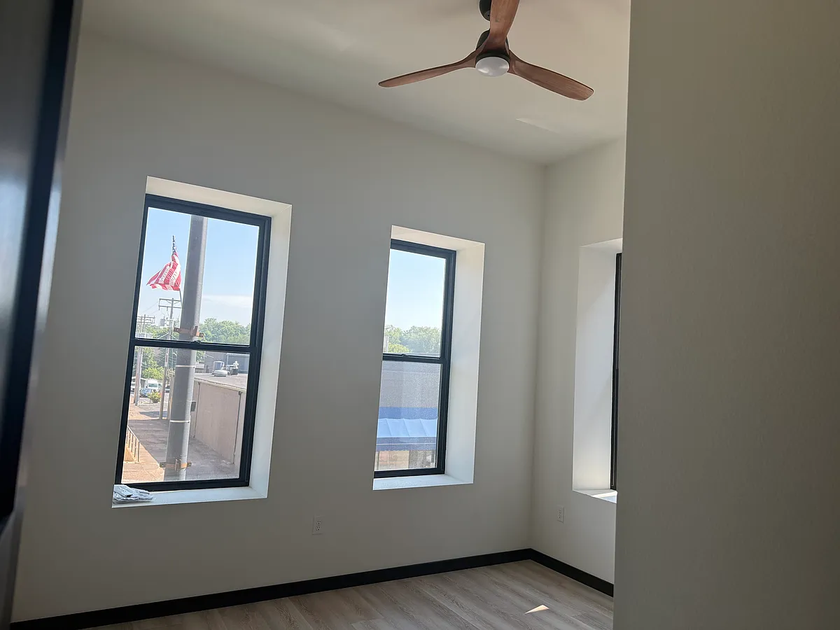 Building Photo - 314 1/2 N Bridge St #1