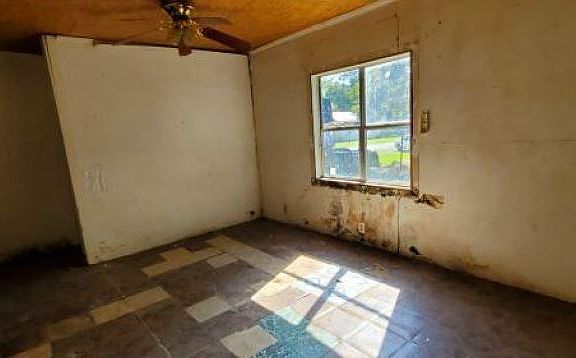 4th image of 1023 N Avenue B