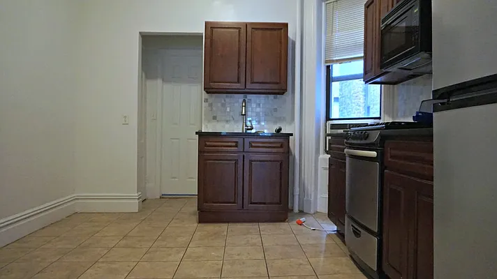 Rented by Metropolitan Equities | media 6