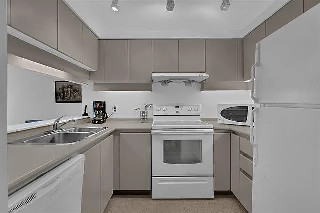 1238 Melville Street Vancouver — Photo 2