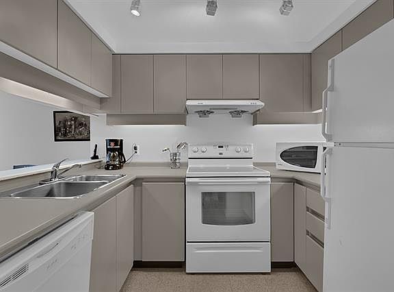 2nd image of 1238 Melville St #1207