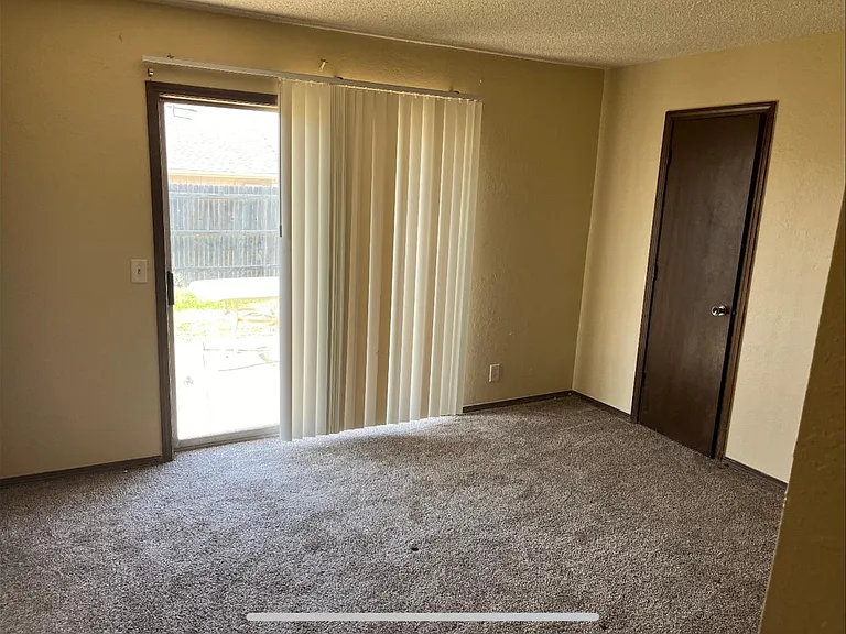 8218 N 117th East Ave — Photo 3