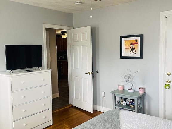 3rd image of 613 E 3rd St #3