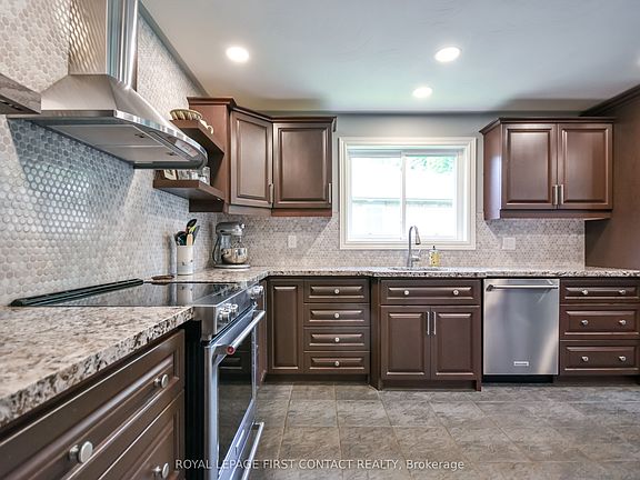 3rd image of 6 Nicklaus Dr