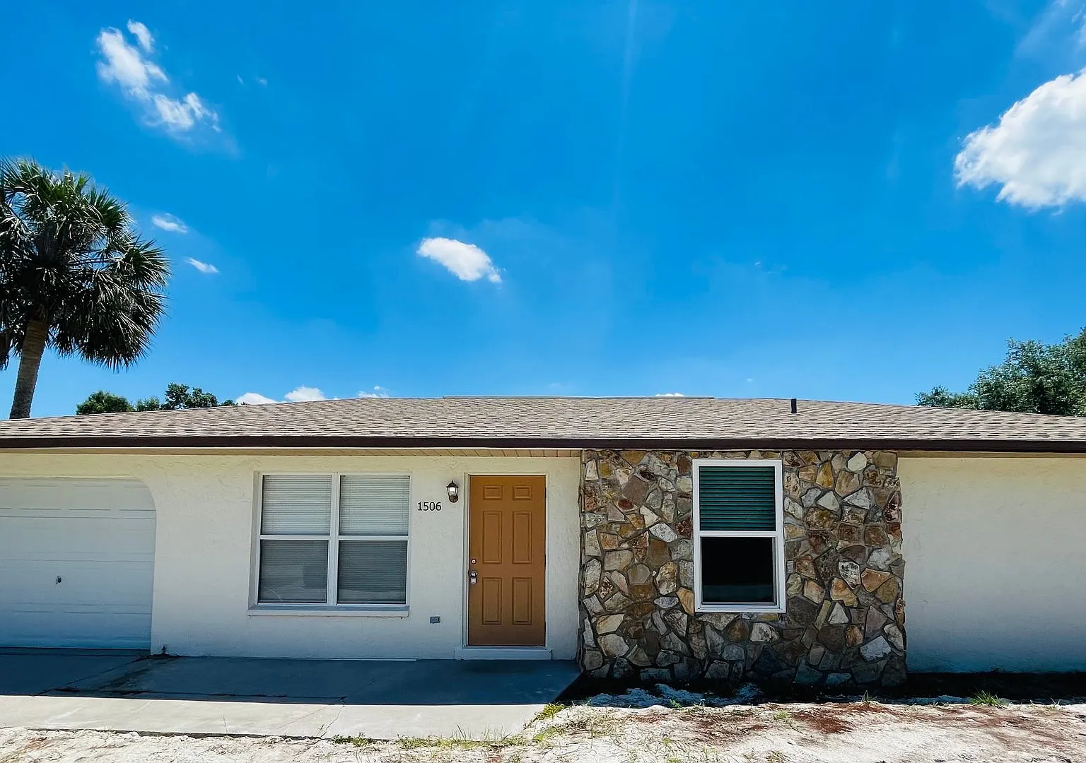 Port Charlotte Annual Rental — Photo 1