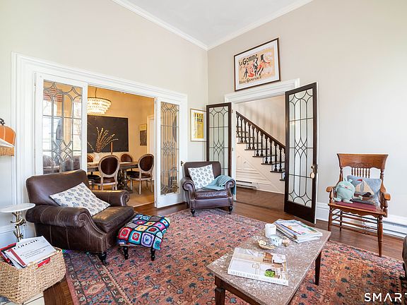 4th image of 562 Chapel Street