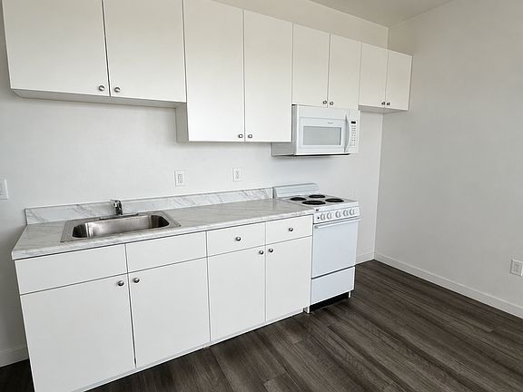 3rd image of 933 E Vernon Ave #2