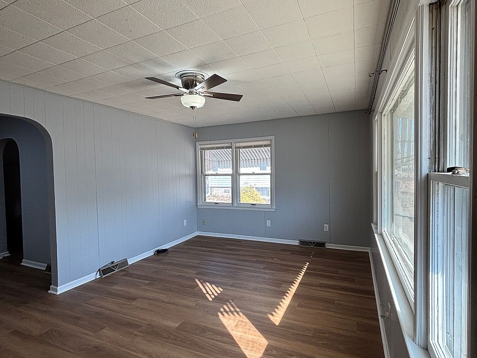 1st image of 111 E Russell Ave