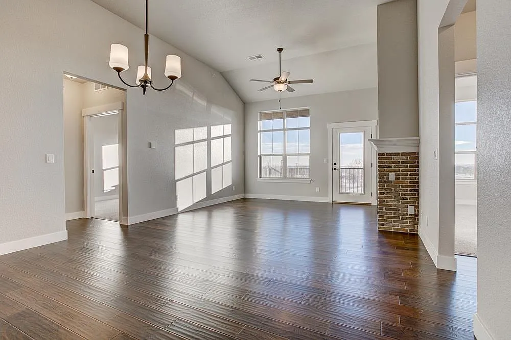 2 bed, 1098 sqft, $2,100 — Photo 4
