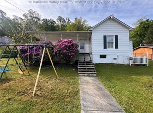510 Kanawha Ave E, Clendenin, WV 25045