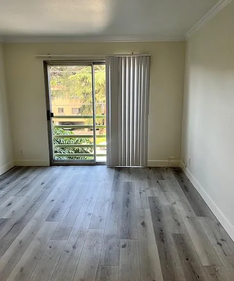 2218 N Beachwood Dr #201 — Photo 12