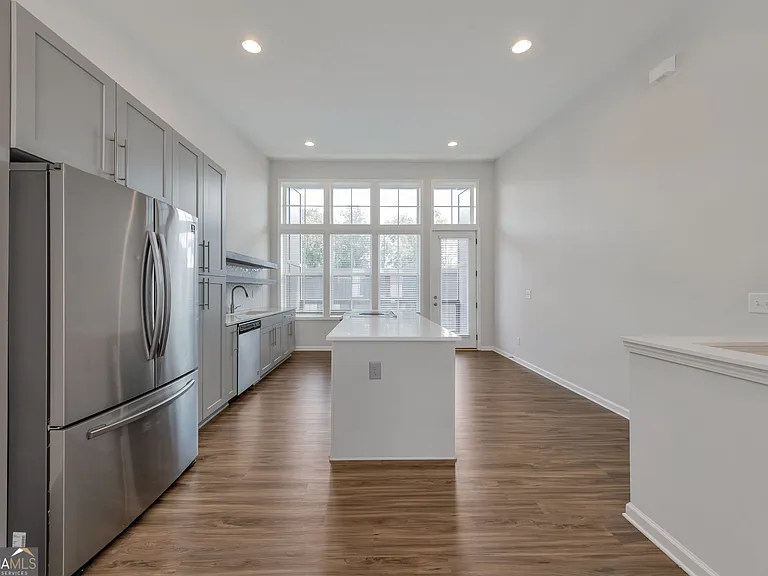 910 Brees Ct — Photo 3