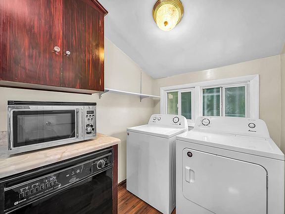 4th image of 359 S Highland Ave