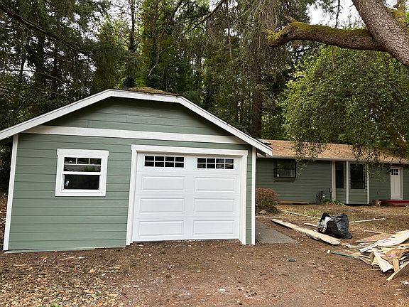 2nd image of 1223 Miller Ave NE