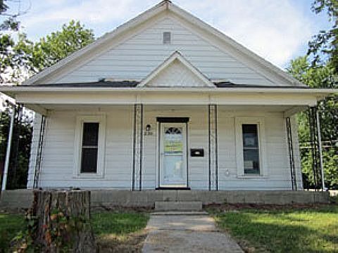 1st image of 230 W Coshocton St
