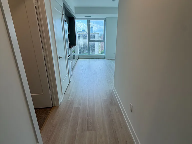25 Cordova Ave #1810 — Photo 4