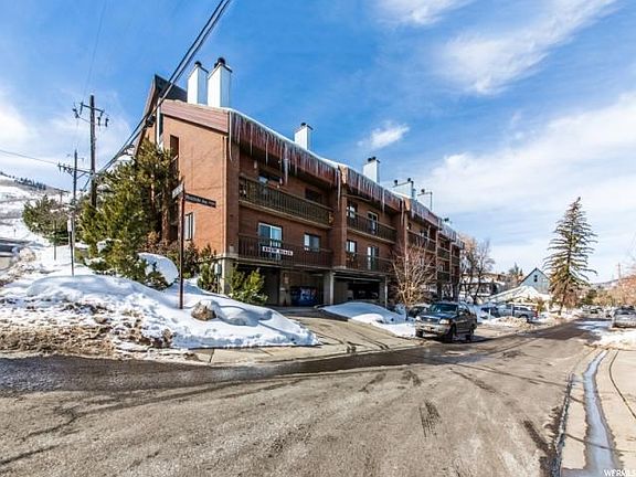 2nd image of 1401 Woodside Ave #204