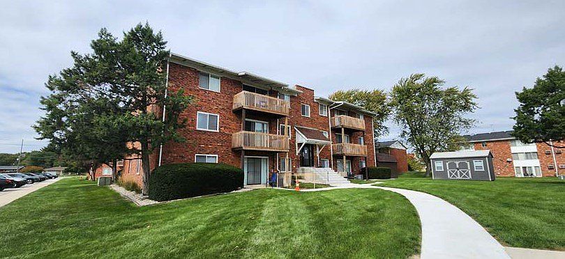 1st image of 915 Heritage Ct APT 103