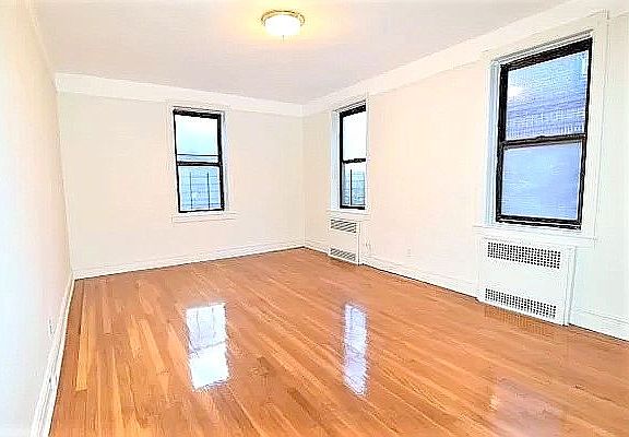 4th image of 3505 87th St APT 5C