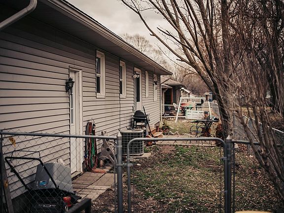 4th image of 203 W Catalpa St