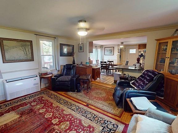 3rd image of 18484 Hermitage Rd