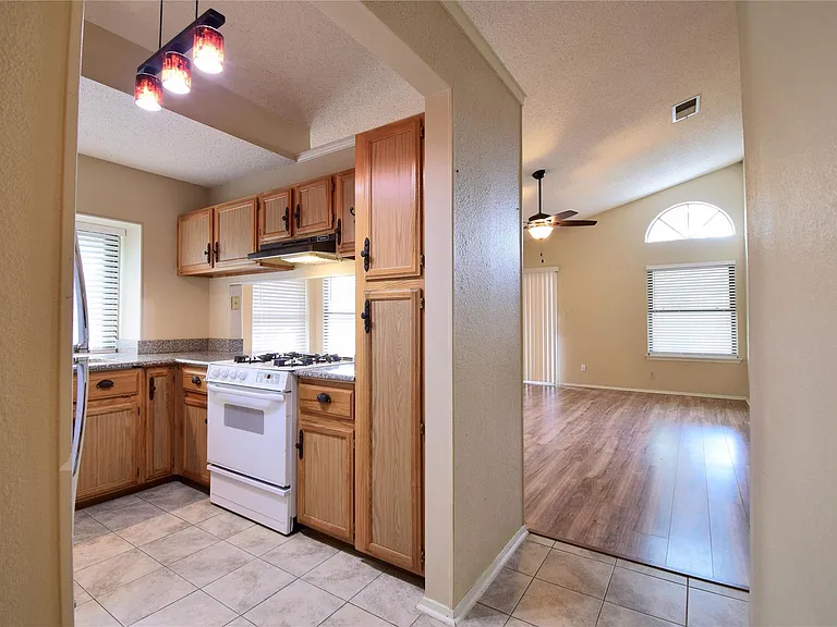 1105 Forest Oaks Path — Photo 13
