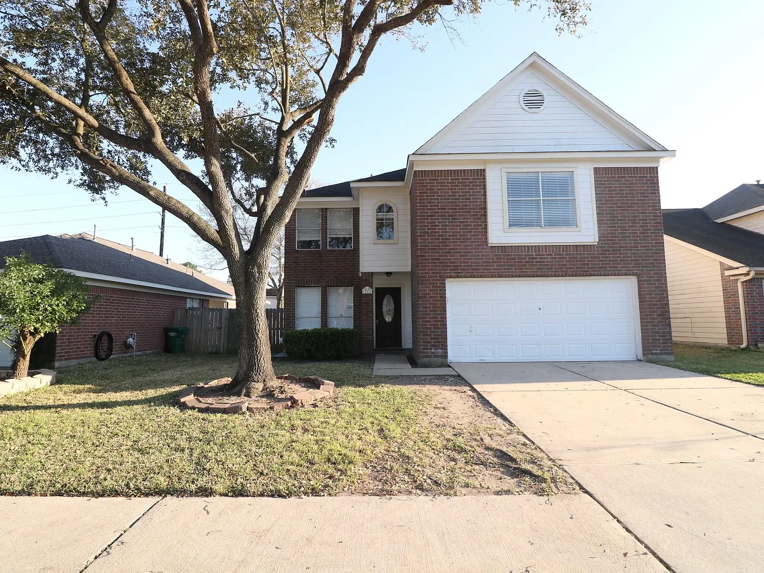3 bed, 2.5 bath, 2024 sqft, $2,080 — Photo 2