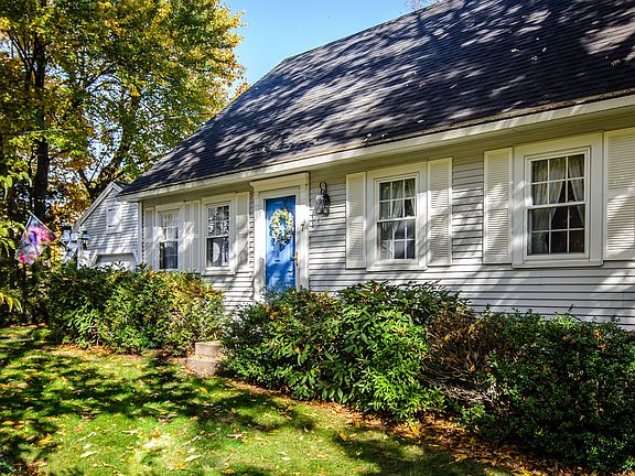 2nd image of 7 Carolyn Dr