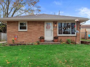 5579 S Trinthammer Ave, Cudahy, WI 53110