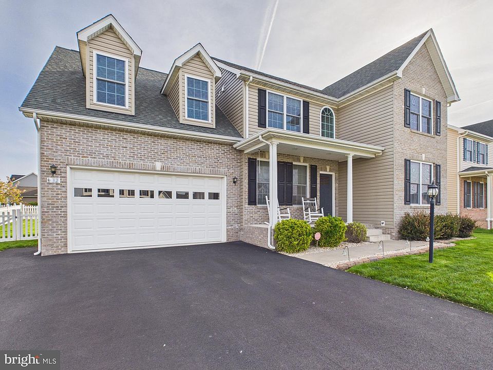 1st image of 32 Azera Dr