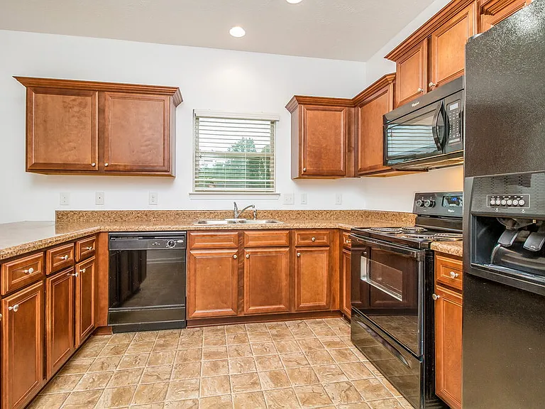 1096 Shire Dr — Photo 5