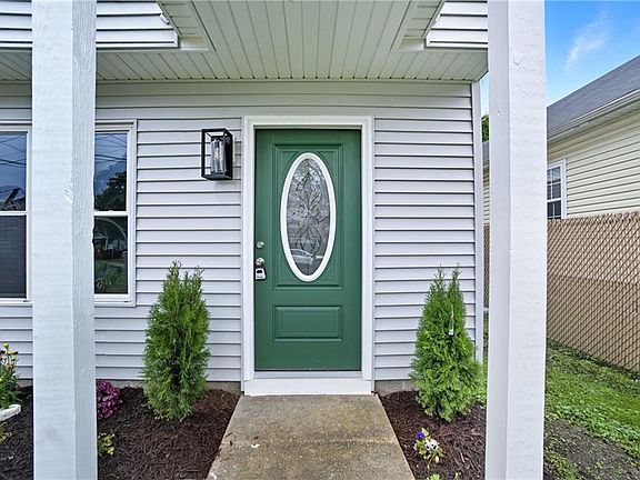 4th image of 2229 Maltby Ave