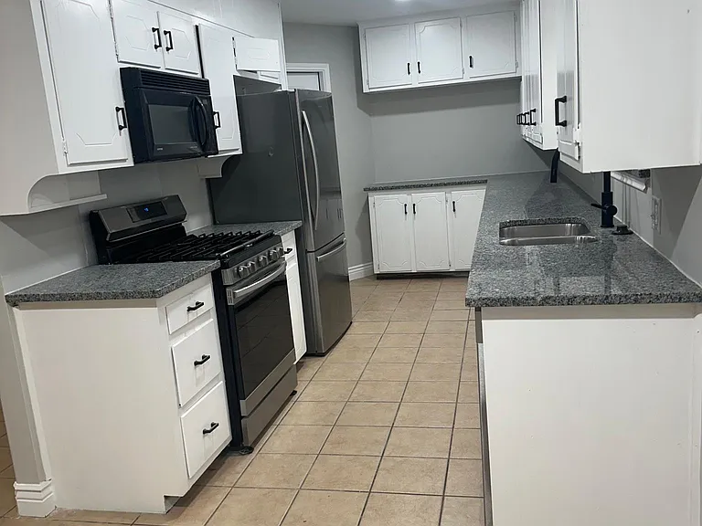 401 Rolling Hills Dr — Photo 16