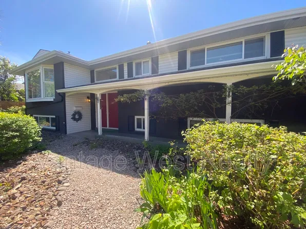 907A Sutherland Ave, Kelowna, BC V1Y 5X4