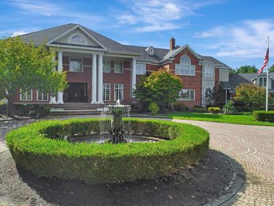 1 Laredo Dr, Colts Neck, NJ, 07722