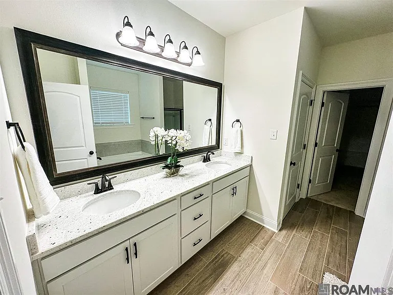 10904 Maitland Ave — Photo 8