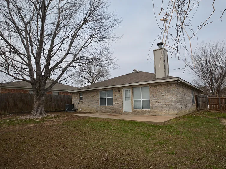 10249 Aurora Dr — Photo 3