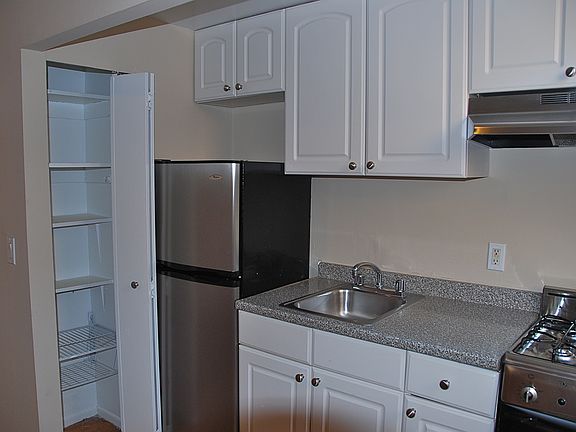 5th image of 180 W 82nd St APT 4